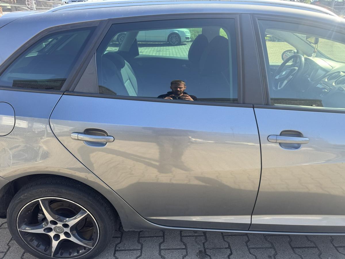 Seat Ibiza ST 6J original T&uuml;r hinten rechts Kombi LX7R Monsungraumetallic Rohbau Bj.2012